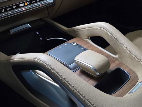 Certified 2025 Mercedes-Benz GLE 450e 4MATIC image 33