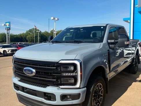 Used 2025 Ford F250 Platinum w/ FX4 Off-Road Package AWD/4WD image 3