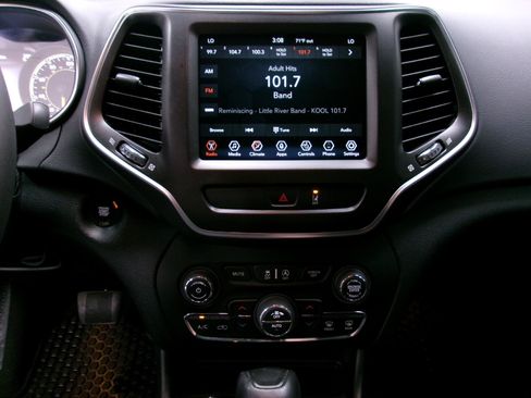 Used 2022 Jeep Cherokee Trailhawk AWD/4WD image 10