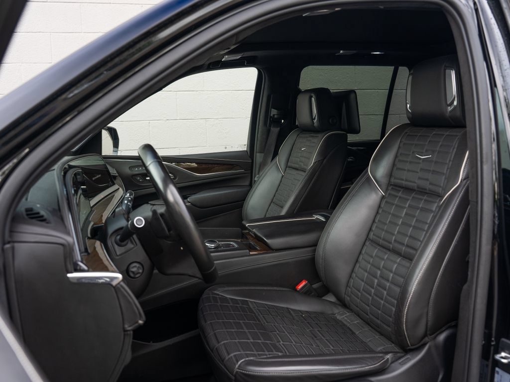 Used 2023 Cadillac Escalade Sport Platinum w/ Heavy-Duty Trailer Package AWD/4WD image 5