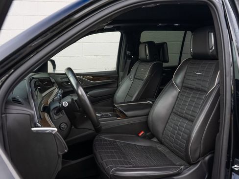 Used 2023 Cadillac Escalade Sport Platinum w/ Heavy-Duty Trailer Package AWD/4WD image 5