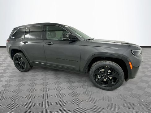 New 2026 Jeep Grand Cherokee Limited w/ Limited Altitude Package AWD/4WD image 3