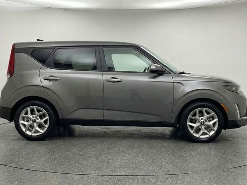 Used 2025 Kia Soul LX w/ LX Technology Package FWD image 11