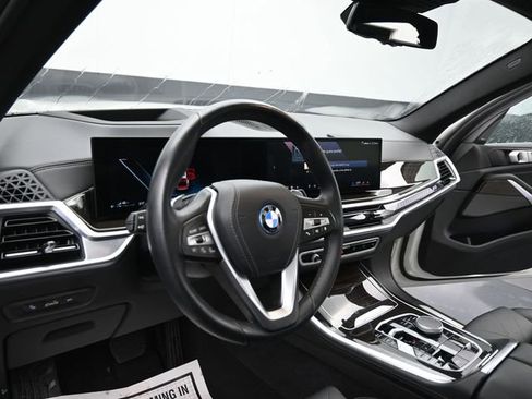 Used 2024 BMW X5 xDrive50e image 17