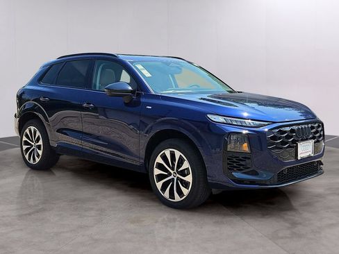 New 2026 Audi Q3 quattro 2.0T AWD/4WD image 2
