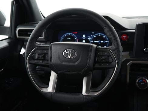 Used 2026 Toyota Tacoma TRD Off-Road AWD/4WD image 17