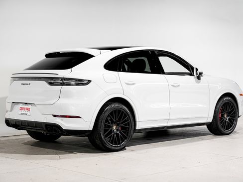Used 2020 Porsche Cayenne S image 3