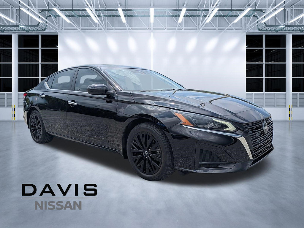 Used 2025 Nissan Altima 2.5 SV w/ SV Special Edition Package FWD image 1