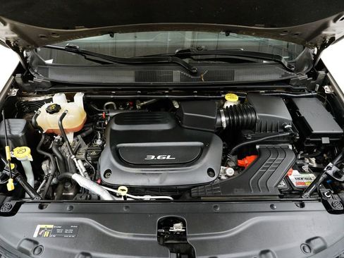 Used 2018 Chrysler Pacifica Touring-L image 3