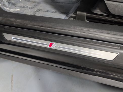 Certified 2025 Audi Q5 2.0T Premium Plus w/ Premium Plus Package image 12