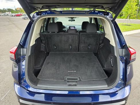 Used 2025 Nissan Rogue SV FWD image 11