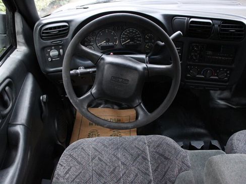 Used 2002 GMC Sonoma SL image 15