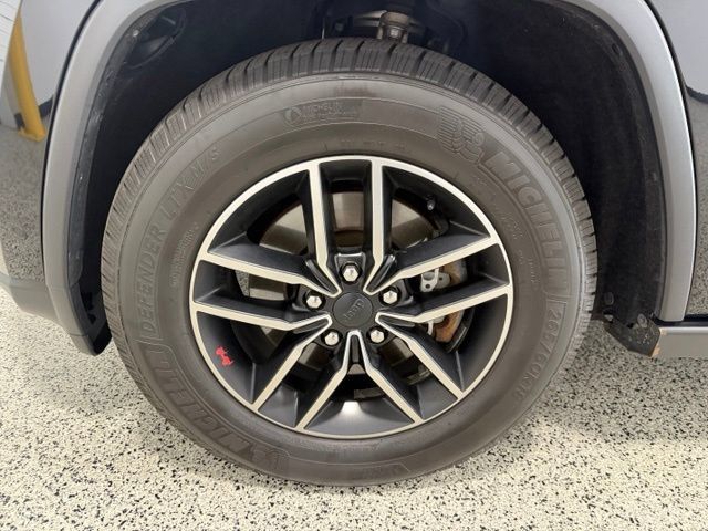 Used 2019 Jeep Grand Cherokee Trailhawk w/ Trailhawk Luxury Group AWD/4WD image 34