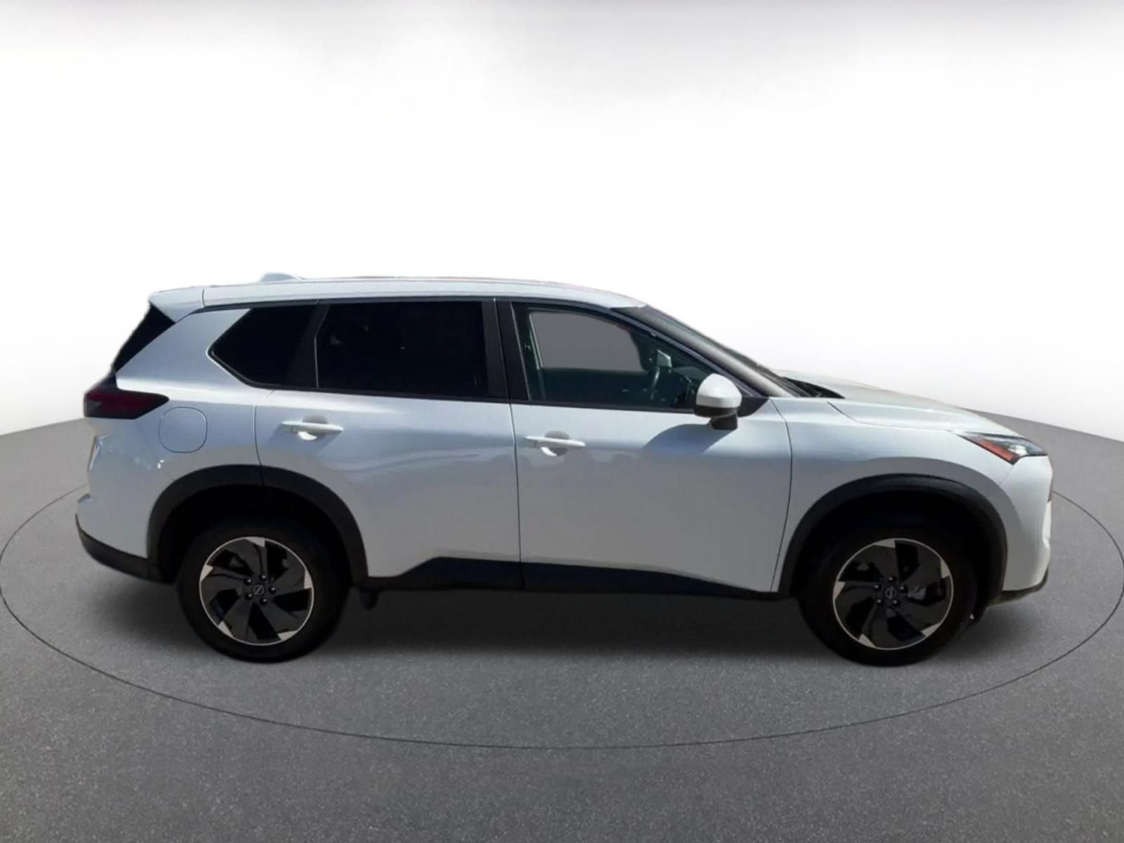 Used 2025 Nissan Rogue SV FWD image 15