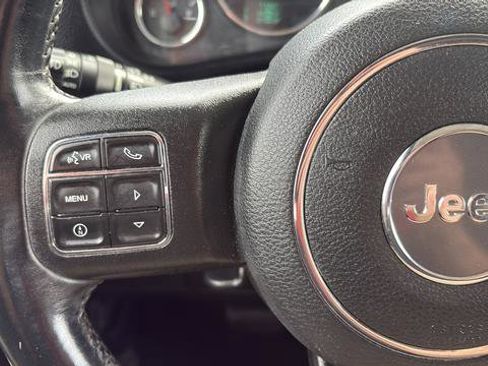 Used 2017 Jeep Wrangler Unlimited Sahara w/ Connectivity Group AWD/4WD image 9