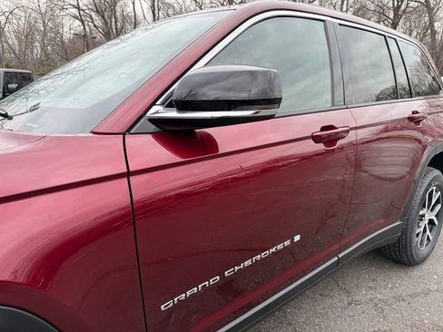 New 2025 Jeep Grand Cherokee Limited image 4
