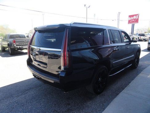 Used 2017 Cadillac Escalade ESV Luxury AWD/4WD image 4