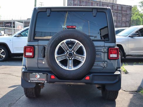 Used 2018 Jeep Wrangler Unlimited Sahara AWD/4WD image 7