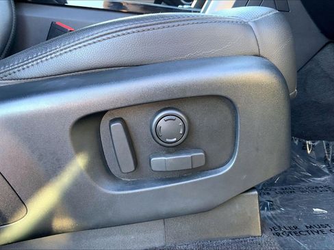 Used 2020 Land Rover Discovery HSE image 35