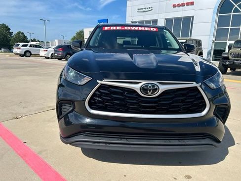 Used 2022 Toyota Highlander L FWD image 2