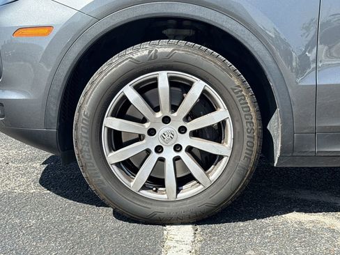 Used 2022 Porsche Cayenne Platinum Edition image 9