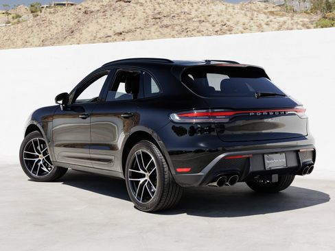 Certified 2025 Porsche Macan AWD/4WD image 3