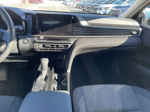 Used 2025 Toyota Camry LE image 34