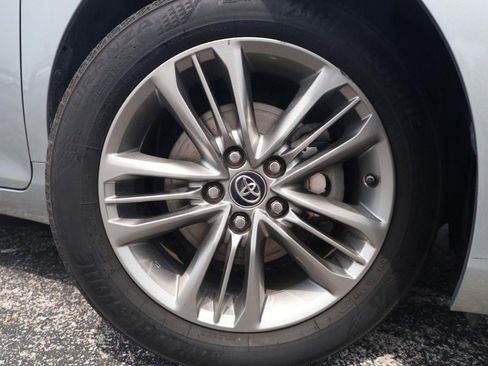 Used 2016 Toyota Camry SE FWD image 2