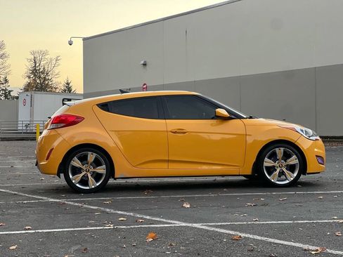 Used 2012 Hyundai Veloster w/ Style Pkg FWD image 6