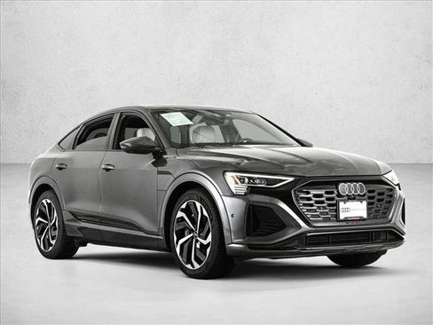 Used 2024 Audi Q8 e-tron Premium Plus AWD/4WD image 3
