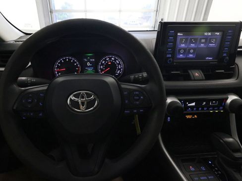 Used 2022 Toyota RAV4 LE FWD image 16
