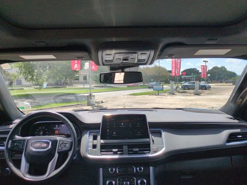 Used 2023 GMC Yukon XL SLT w/ SLT Premium Package RWD image 31