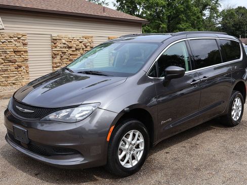 Used 2021 Chrysler Voyager Lxi FWD image 10