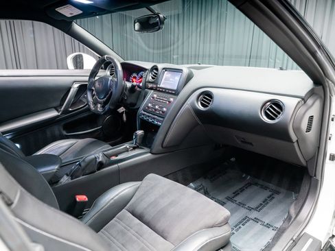 Used 2015 Nissan GT-R Premium AWD/4WD image 60