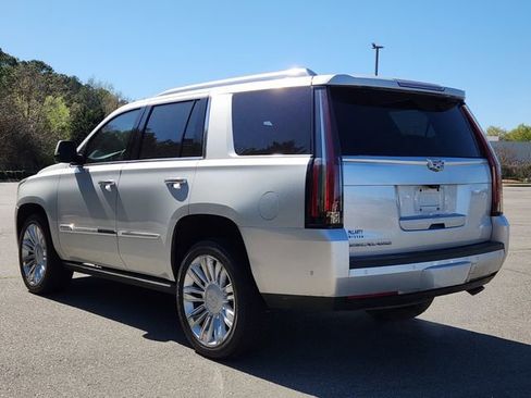Used 2019 Cadillac Escalade Platinum RWD image 3