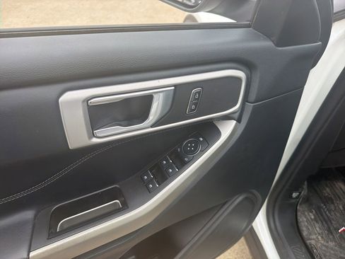 Used 2022 Ford Explorer XLT w/ Equipment Group 202A RWD image 22