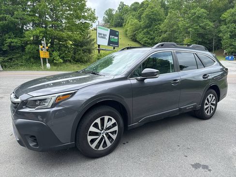 Used 2022 Subaru Outback Premium AWD/4WD image 2