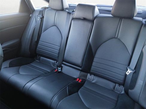 Used 2022 Toyota Avalon XSE image 9