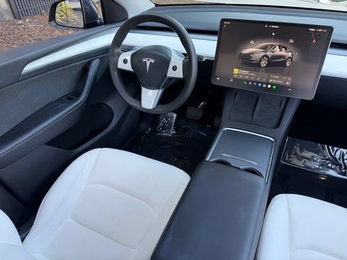 Used 2023 Tesla Model Y Long Range AWD/4WD image 41
