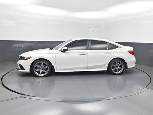 Used 2023 Honda Civic Touring image 3