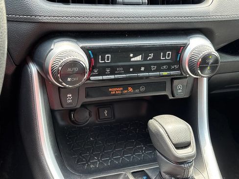 Used 2021 Toyota RAV4 XLE FWD image 11