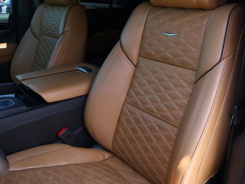 Used 2024 Cadillac Escalade Sport w/ LPO, ONYX Package RWD image 19