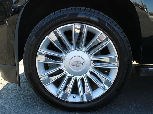 Used 2016 Cadillac Escalade Platinum AWD/4WD image 6