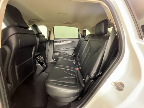 Used 2023 Lincoln Nautilus Standard image 26