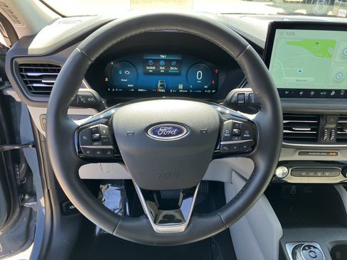 Used 2025 Ford Escape SE w/ PHEV Premium Package FWD image 9