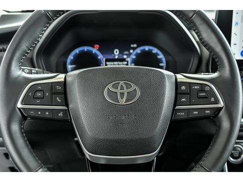 Used 2024 Toyota Grand Highlander AWD image 17