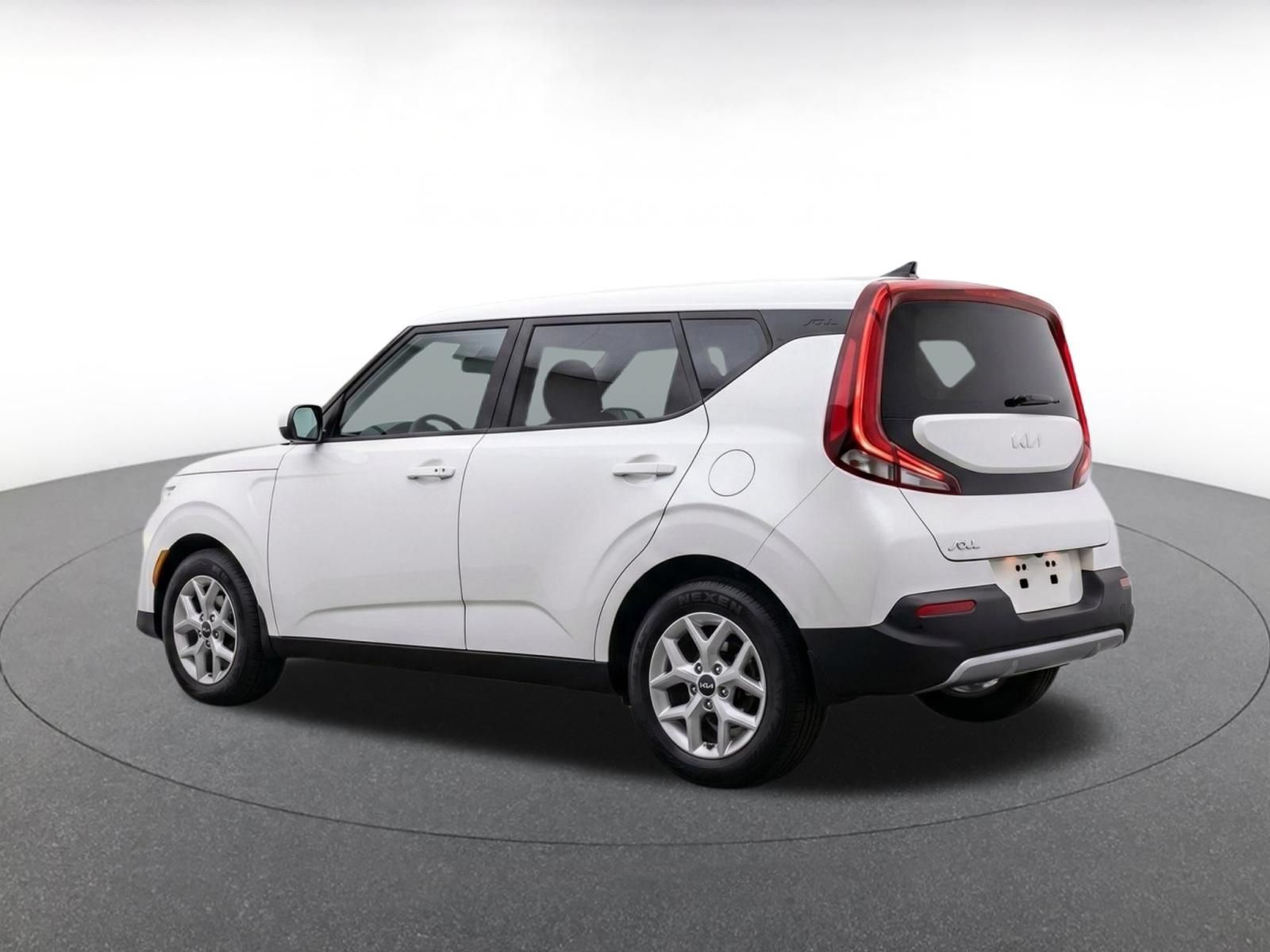 Used 2025 Kia Soul LX w/ LX Technology Package FWD image 6