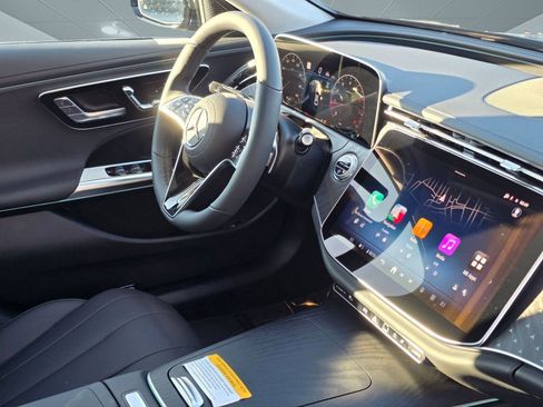 New 2026 Mercedes-Benz E 350 4MATIC Sedan image 3