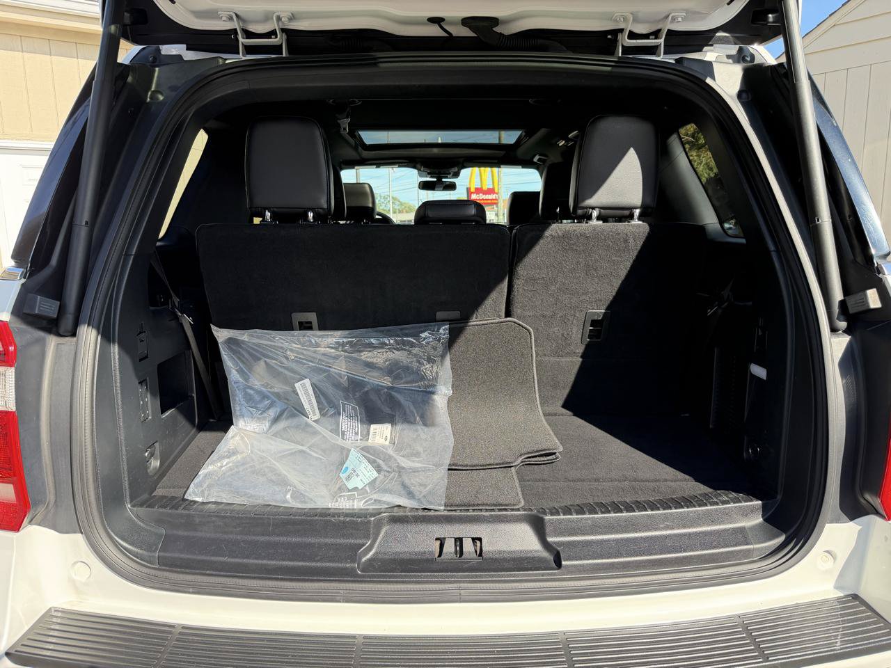 Used 2020 Ford Expedition XLT w/ Equipment Group 202A AWD/4WD image 14