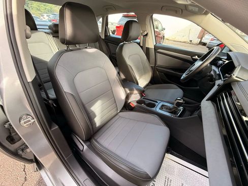 Used 2025 Volkswagen Jetta SE FWD image 75